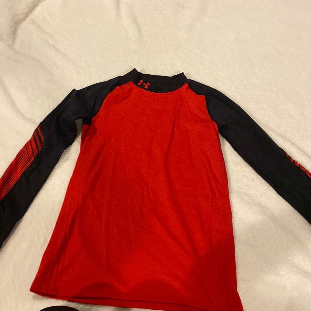 YXL cold gear Under Armour long sleeve red Shirt